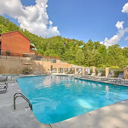 A Mountain View Theater Lodge Holiday Home-3